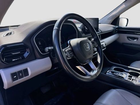Certified 2025 Honda Pilot Touring image 11