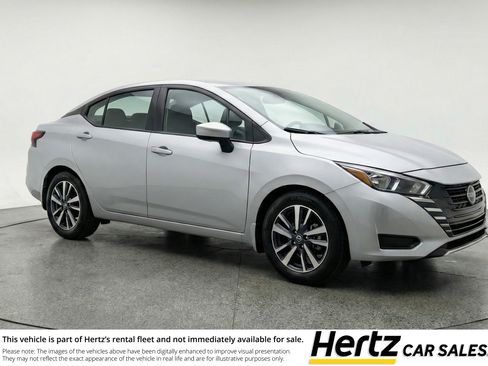 Used 2025 Nissan Versa SV image 1