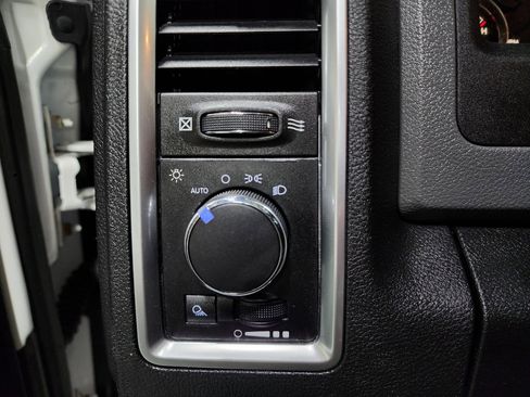 Used 2013 RAM 1500 Classic SLT w/ Premium Display Pkg image 32