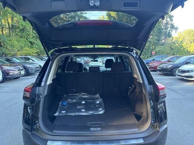 Used 2021 Nissan Rogue SV AWD/4WD image 16
