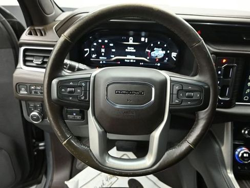 Used 2022 GMC Yukon XL Denali w/ Denali Premium Package image 15