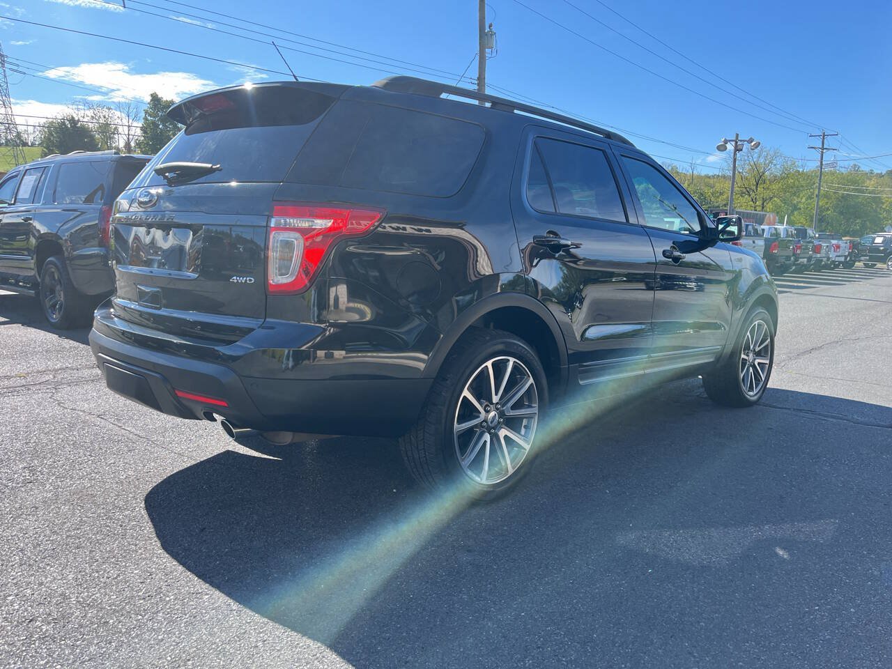Used 2015 Ford Explorer XLT w/ Equipment Group 202B AWD/4WD image 6