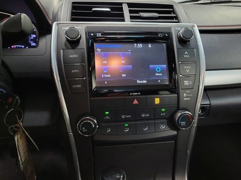 Used 2017 Toyota Camry SE FWD image 17