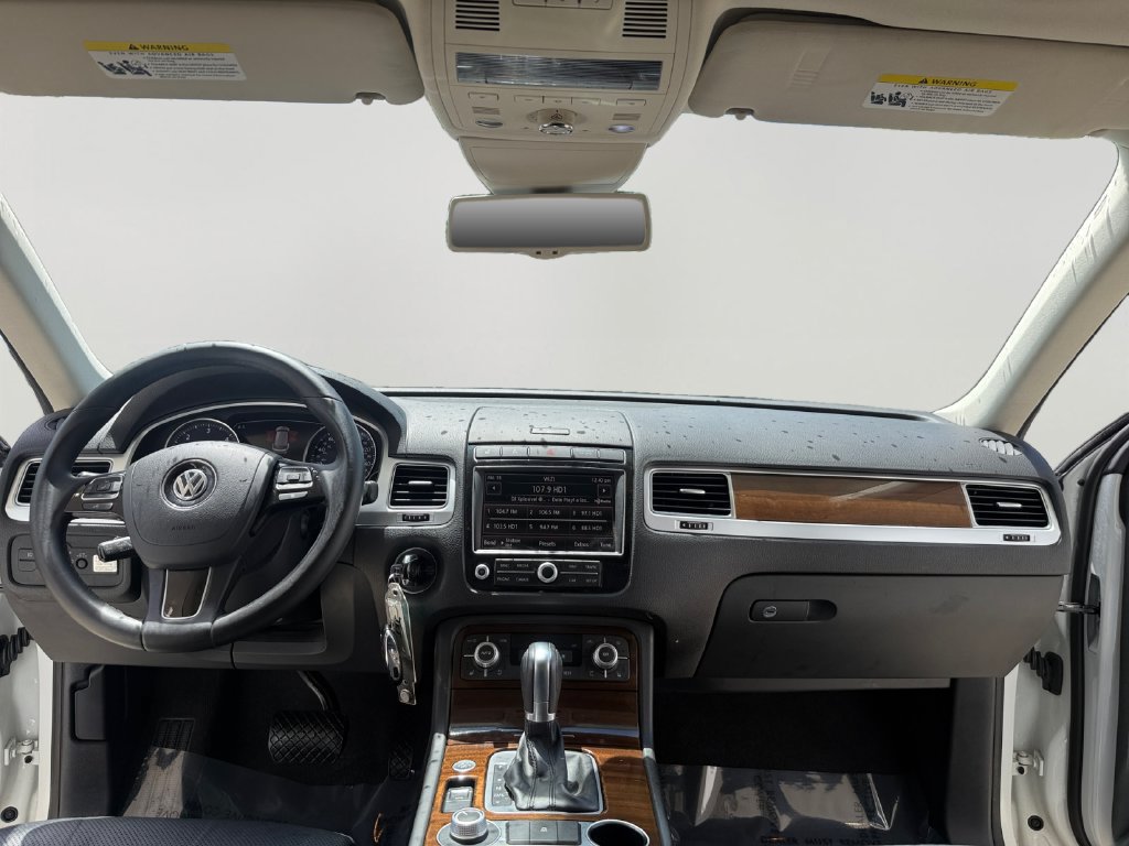 Used 2016 Volkswagen Touareg Sport AWD/4WD image 10