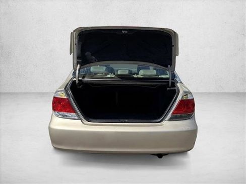 Used 2005 Toyota Camry LE FWD image 6