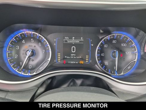 Used 2018 Chrysler Pacifica Touring-L w/ Premium Audio Group FWD image 20