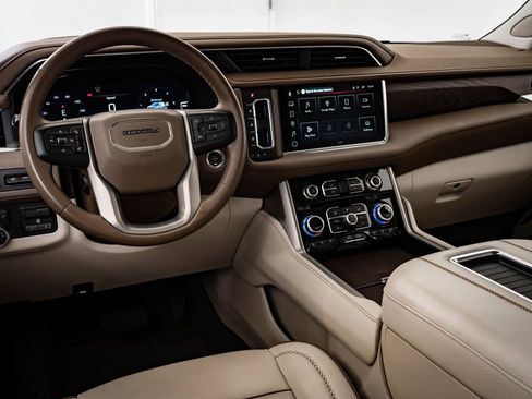 Used 2023 GMC Yukon Denali w/ Max Trailering Package image 4