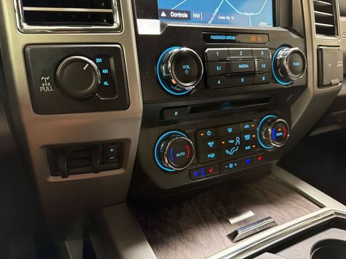 Used 2017 Ford F250 Lariat w/ Lariat Value Package AWD/4WD image 20