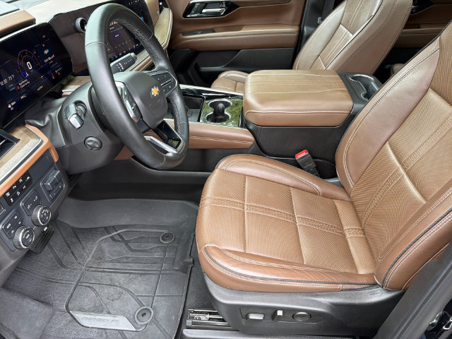 Used 2025 Chevrolet Suburban High Country AWD/4WD image 11