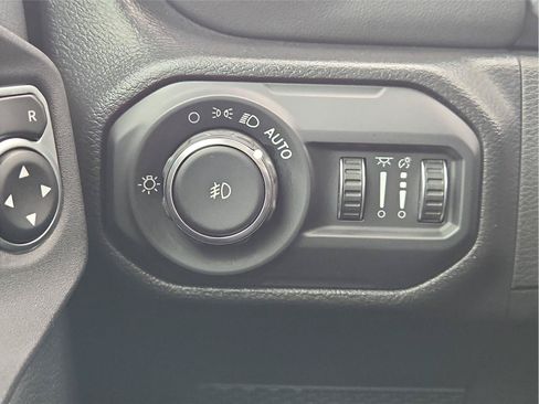 Used 2022 Jeep Wrangler Unlimited Sahara w/ LED Lighting Group AWD/4WD image 18