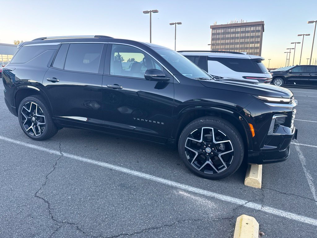 Used 2026 Chevrolet Traverse High Country w/ LPO, Floor Liner Package AWD/4WD image 3
