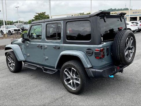 Used 2024 Jeep Wrangler Unlimited w/ Convenience Group AWD/4WD image 3