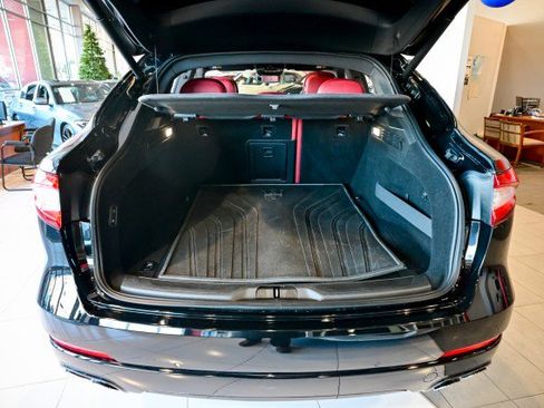 Used 2020 Maserati Levante image 21