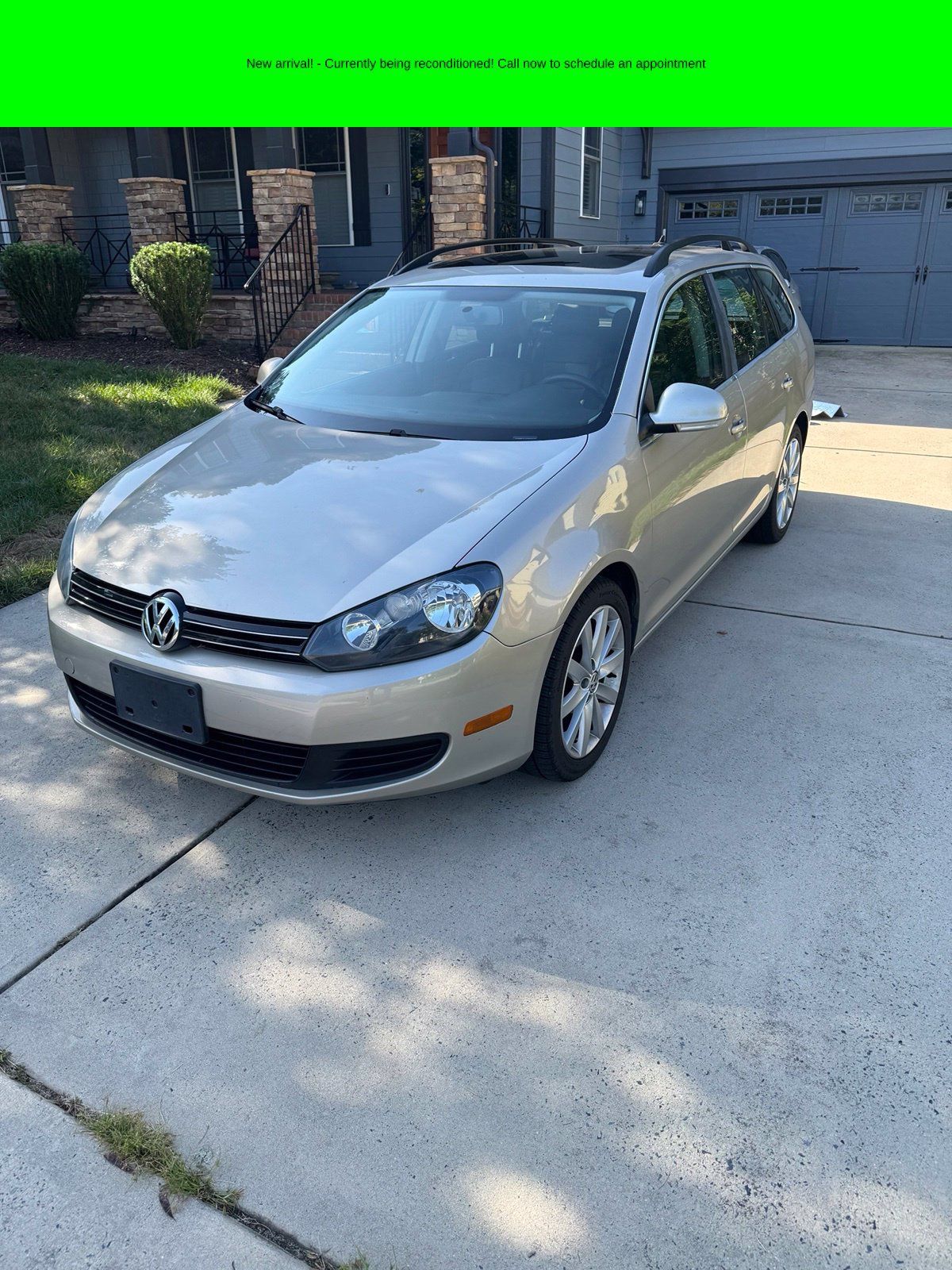 Used 2013 Volkswagen Jetta SportWagen FWD image 1