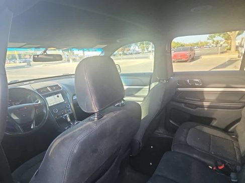 Used 2018 Ford Explorer XLT w/ Equipment Group 201A FWD image 12