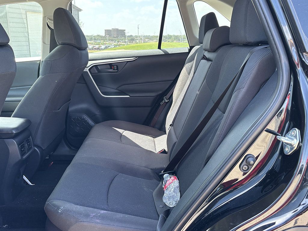 Used 2025 Toyota RAV4 LE AWD/4WD image 8