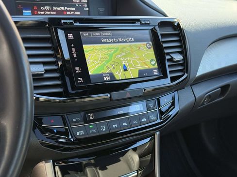 Used 2017 Honda Accord Touring image 11