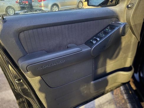 Used 2010 Ford Explorer Sport Trac XLT image 9