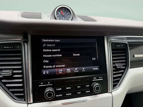 Used 2018 Porsche Macan GTS image 25