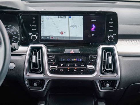 Certified 2023 Kia Sorento EX w/ Panoramic Sunroof Package FWD image 12