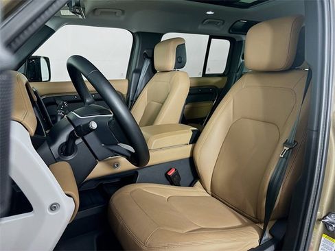 Used 2025 Land Rover Defender 110 X-Dynamic SE image 22