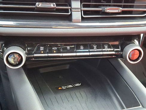 Used 2025 Chevrolet Equinox EV RS image 16