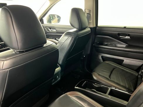 Certified 2023 Nissan Pathfinder Platinum FWD image 19