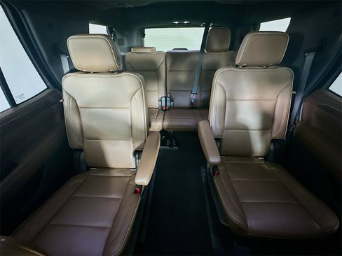 Used 2021 Chevrolet Tahoe High Country w/ Premium Package image 12