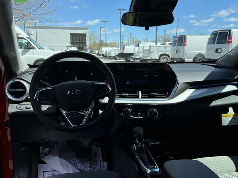 New 2026 Chevrolet Trax LT w/ Midnight Edition image 32