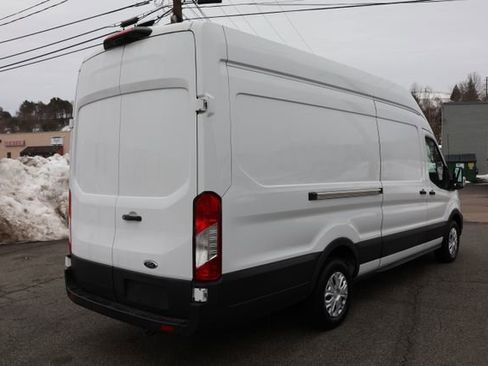 Used 2022 Ford E-Transit 148 High Roof Extended image 8