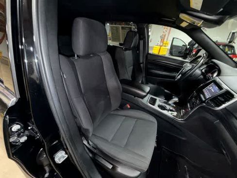 Used 2019 Jeep Grand Cherokee Laredo AWD/4WD image 16