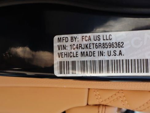 Used 2024 Jeep Grand Cherokee L Summit AWD/4WD image 60