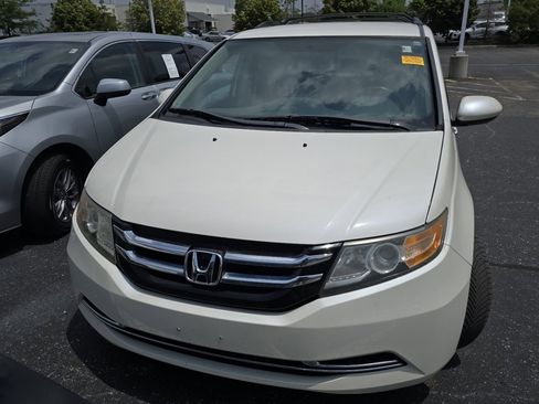 Used 2016 Honda Odyssey SE image 2
