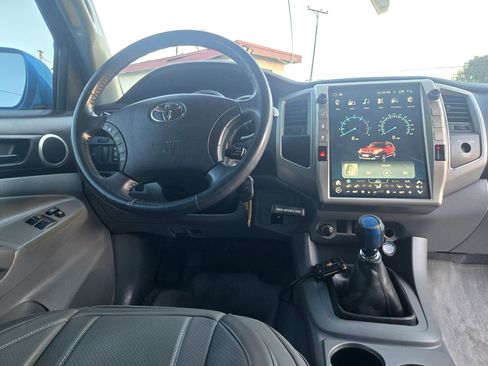 Used 2011 Toyota Tacoma X-Runner image 17