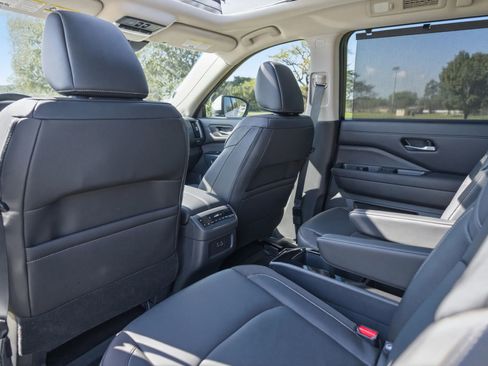 Used 2025 Nissan Pathfinder SL w/ SL Premium Package image 27