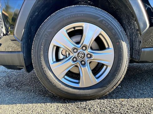 Used 2025 Toyota RAV4 XLE image 9