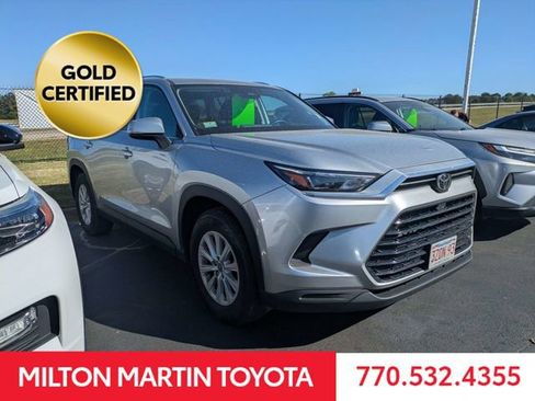 Used 2024 Toyota Grand Highlander XLE image 3