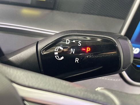 New 2026 Volkswagen Tiguan SE image 17