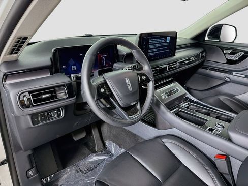 Used 2026 Lincoln Aviator 2WD image 9