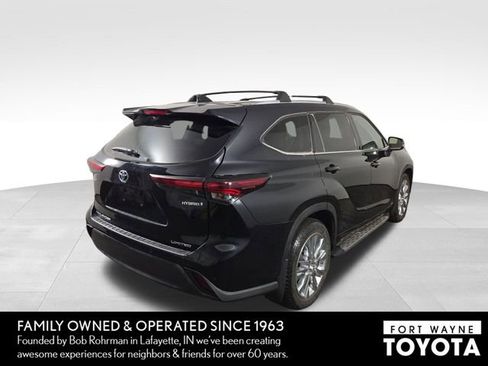 Used 2024 Toyota Highlander Limited image 7