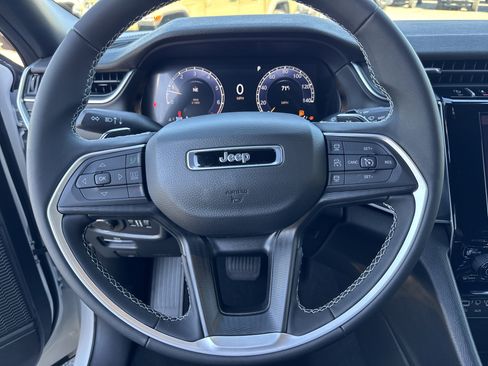 New 2025 Jeep Grand Cherokee L Laredo image 7