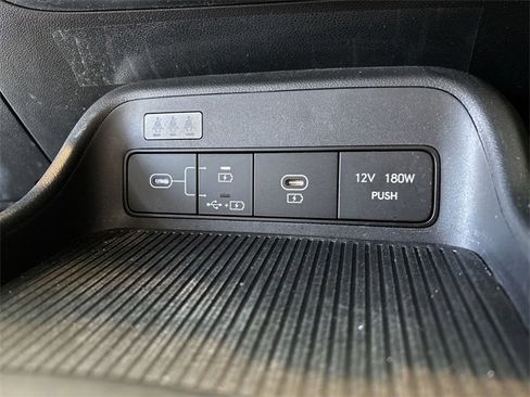 Used 2024 Hyundai Kona SE image 25