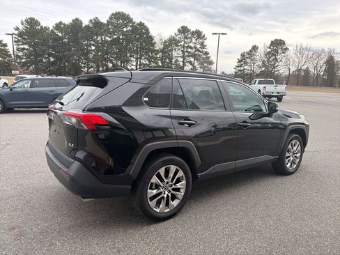 Used 2021 Toyota RAV4 XLE Premium image 8