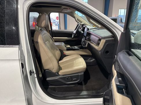 Used 2023 Ford Expedition Limited image 14