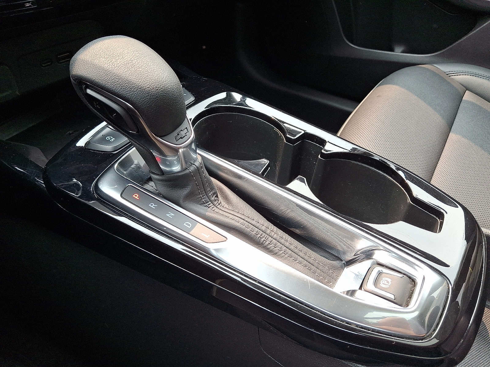 Used 2024 Chevrolet Trax ACTIV w/ Sunroof Package FWD image 15