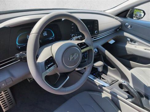 New 2026 Hyundai Elantra SE FWD image 3
