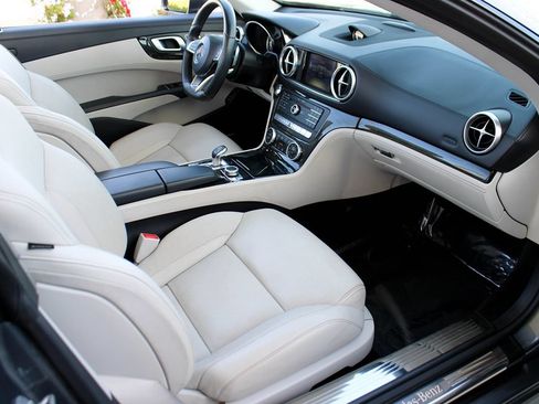 Used 2018 Mercedes-Benz SL 550 image 17