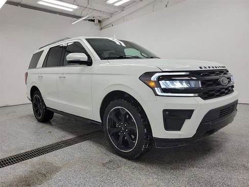 Used 2022 Ford Expedition Limited image 2