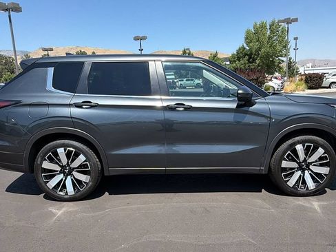 Used 2025 Mitsubishi Outlander SE AWD/4WD image 2