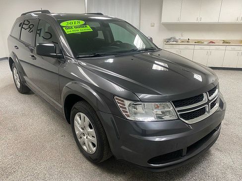 Used 2018 Dodge Journey SE image 3